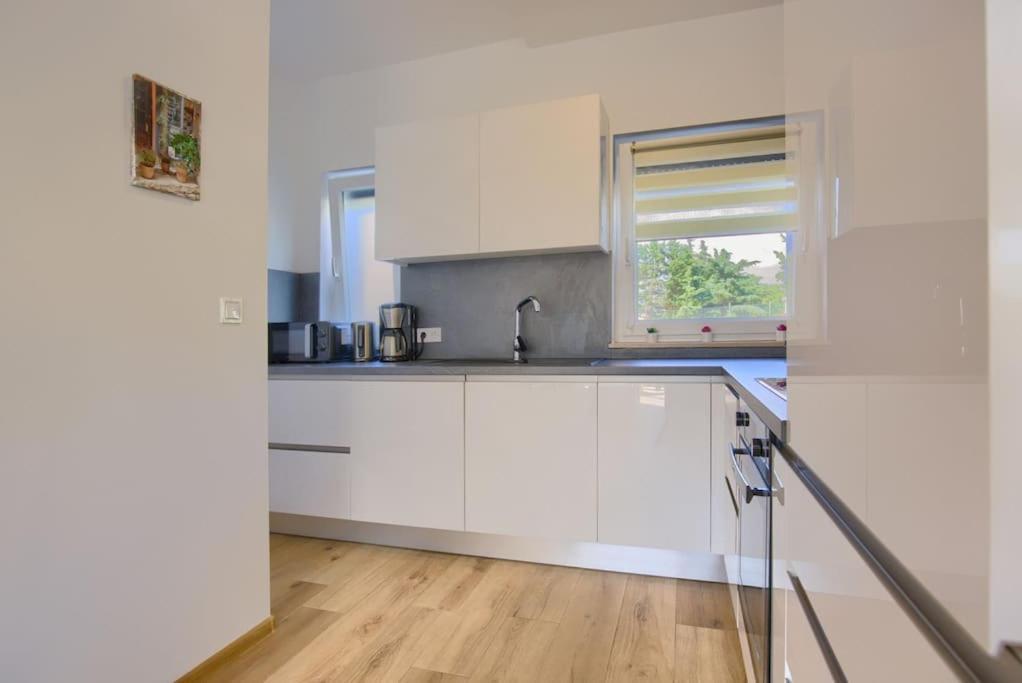 Apartment Sunrise Fuer 6 Personen In Pula-Stinjan Luaran gambar