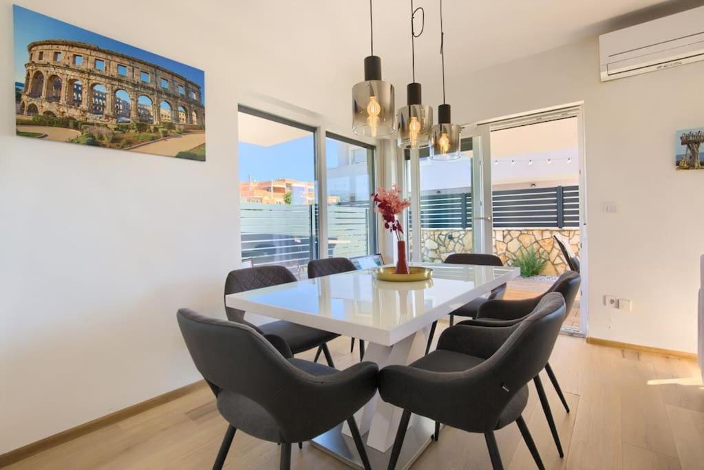 Apartment Sunrise Fuer 6 Personen In Pula-Stinjan Luaran gambar