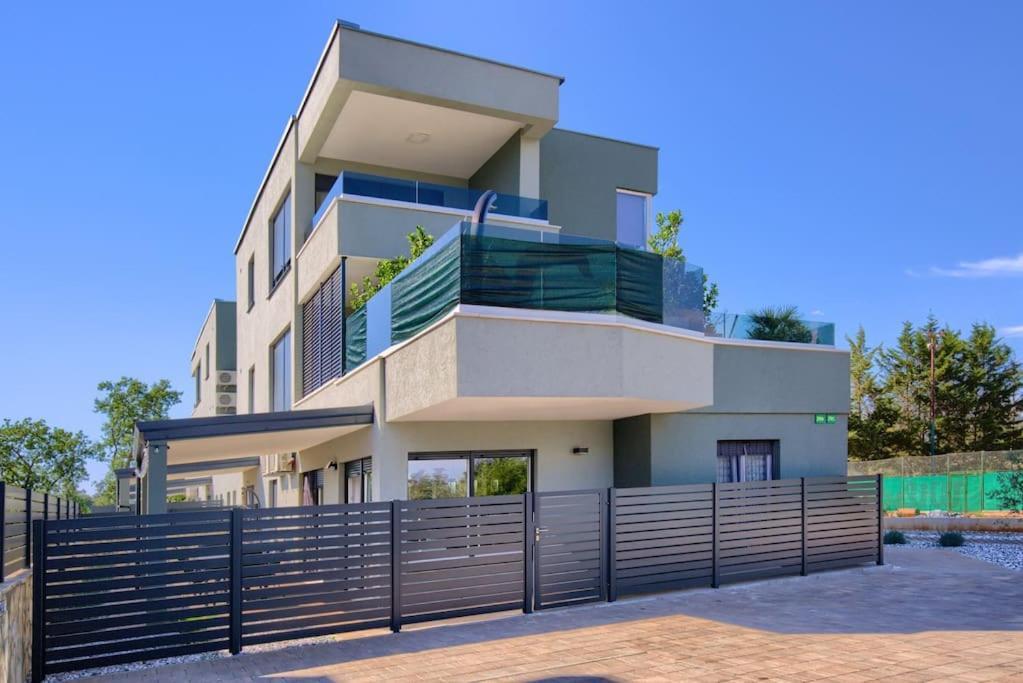Apartment Sunrise Fuer 6 Personen In Pula-Stinjan Luaran gambar