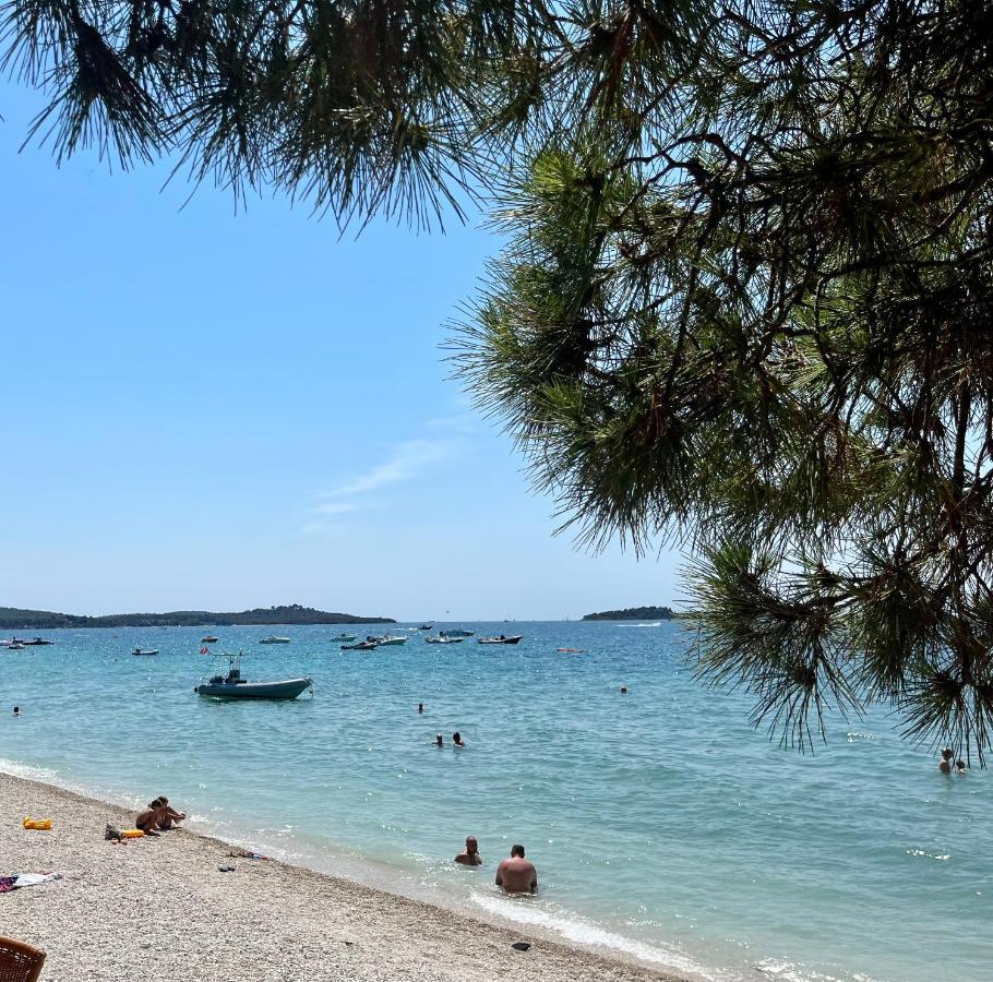 Apartment Sunrise Fuer 6 Personen In Pula-Stinjan Luaran gambar